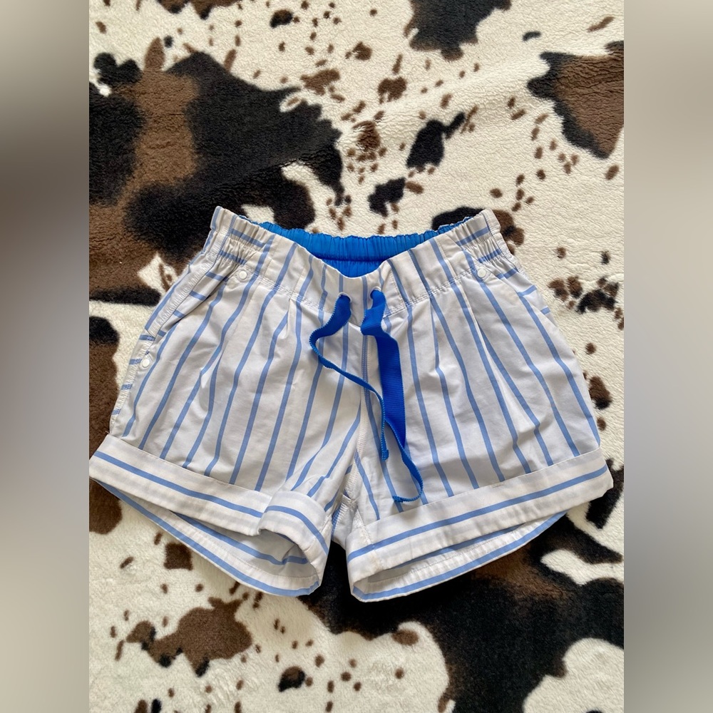 Lululemon cuffed drawstring shorts with elastic waist